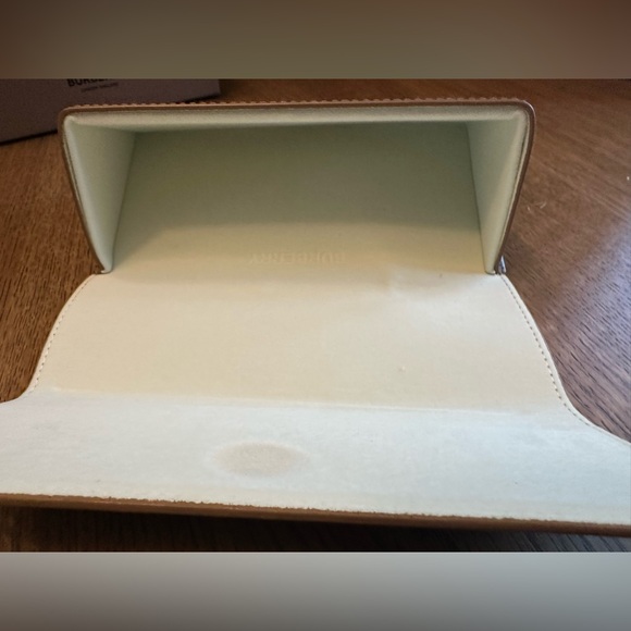 Burberry London Beige Leather Semi-Hard Sunglass Case W/ Box, Cloth, Booklet - Picture 4 of 7